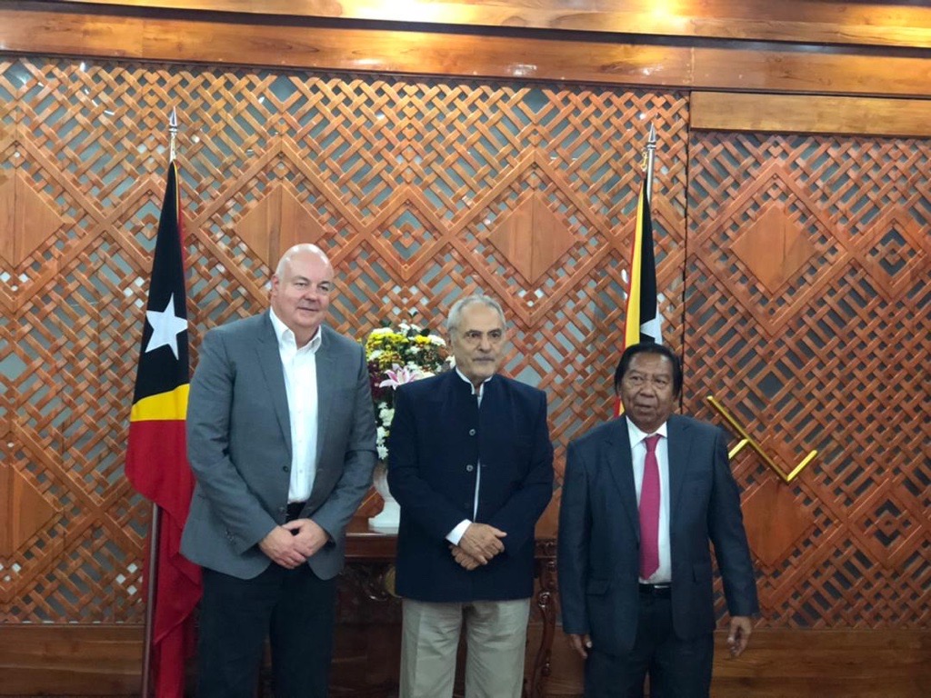 Inligo's Simon Zettl and Sacomtel's Abílio Araújo with Timor-Leste's President, José Manuel Ramos-Horta